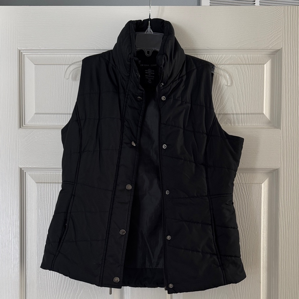 Women's Black Puffer Vest